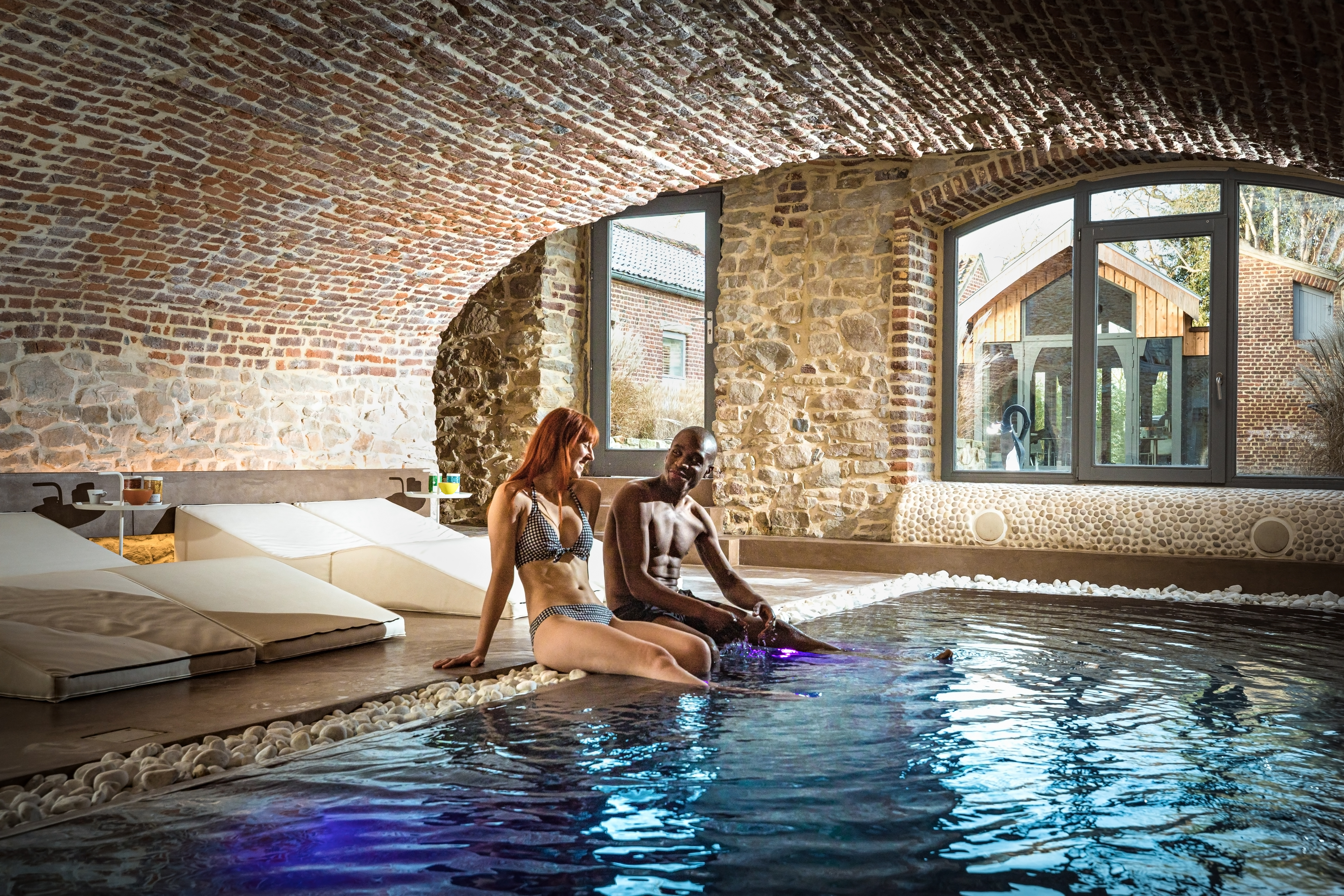Couple au spa - piscine et sauna