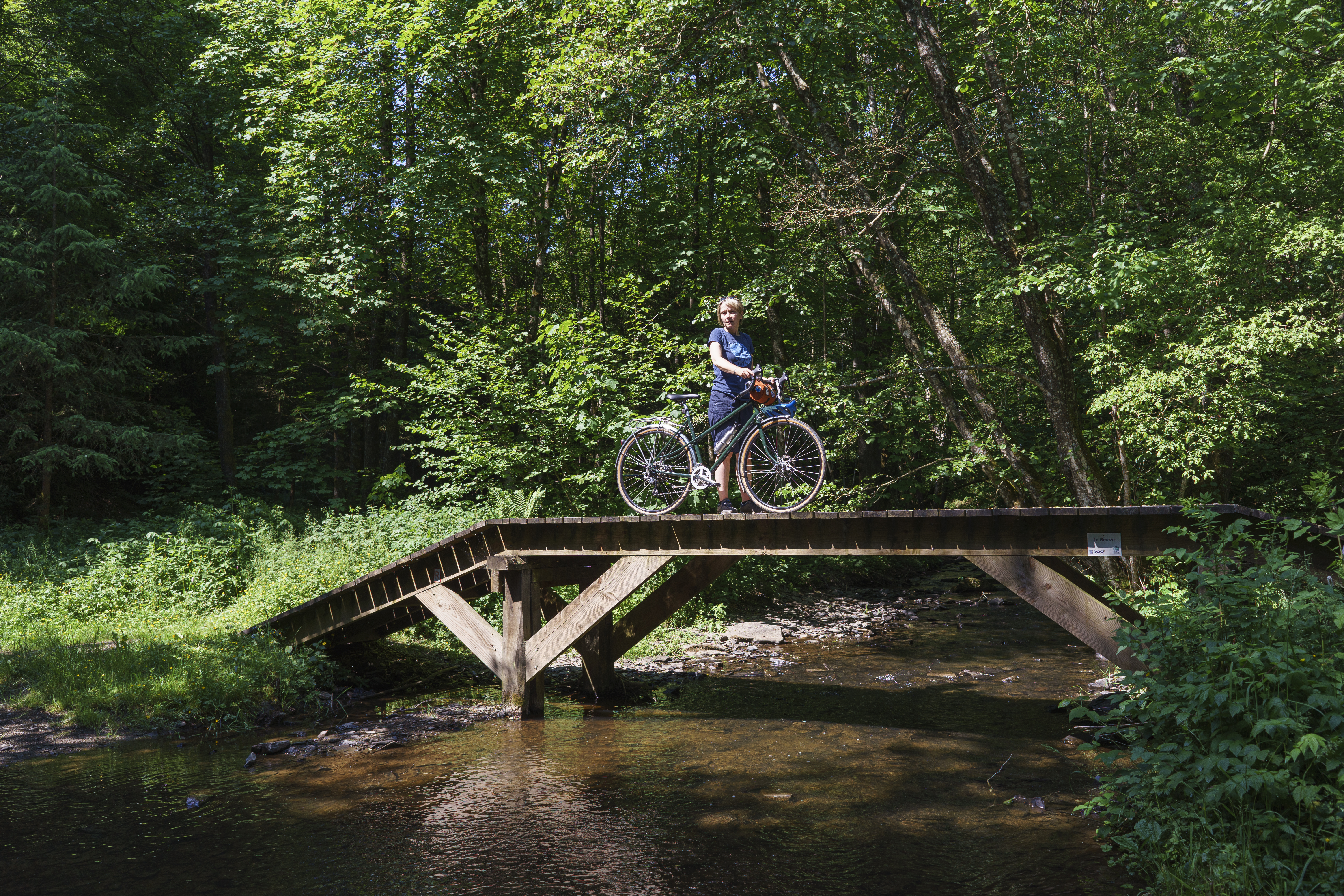 Cycliste sur l'EuroVelo 5 à La Roche-en-Ardenne